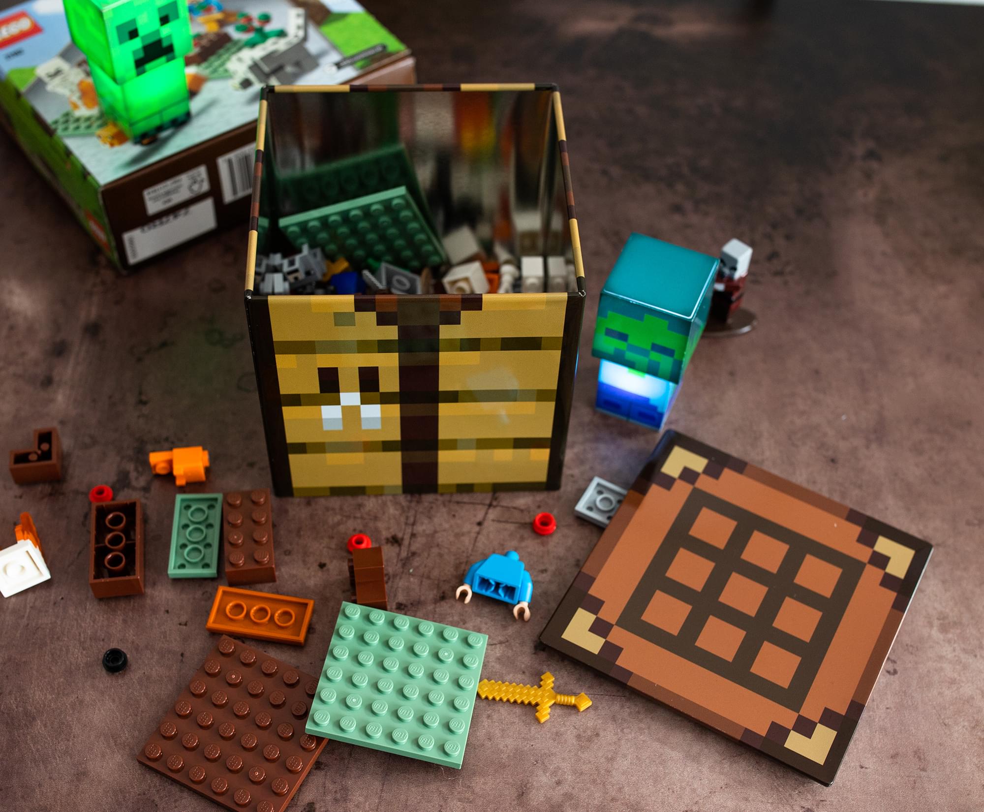 4-Inch Minecraft Crafting Table Tin Storage Box Cube with Lid - Organize Your World!
