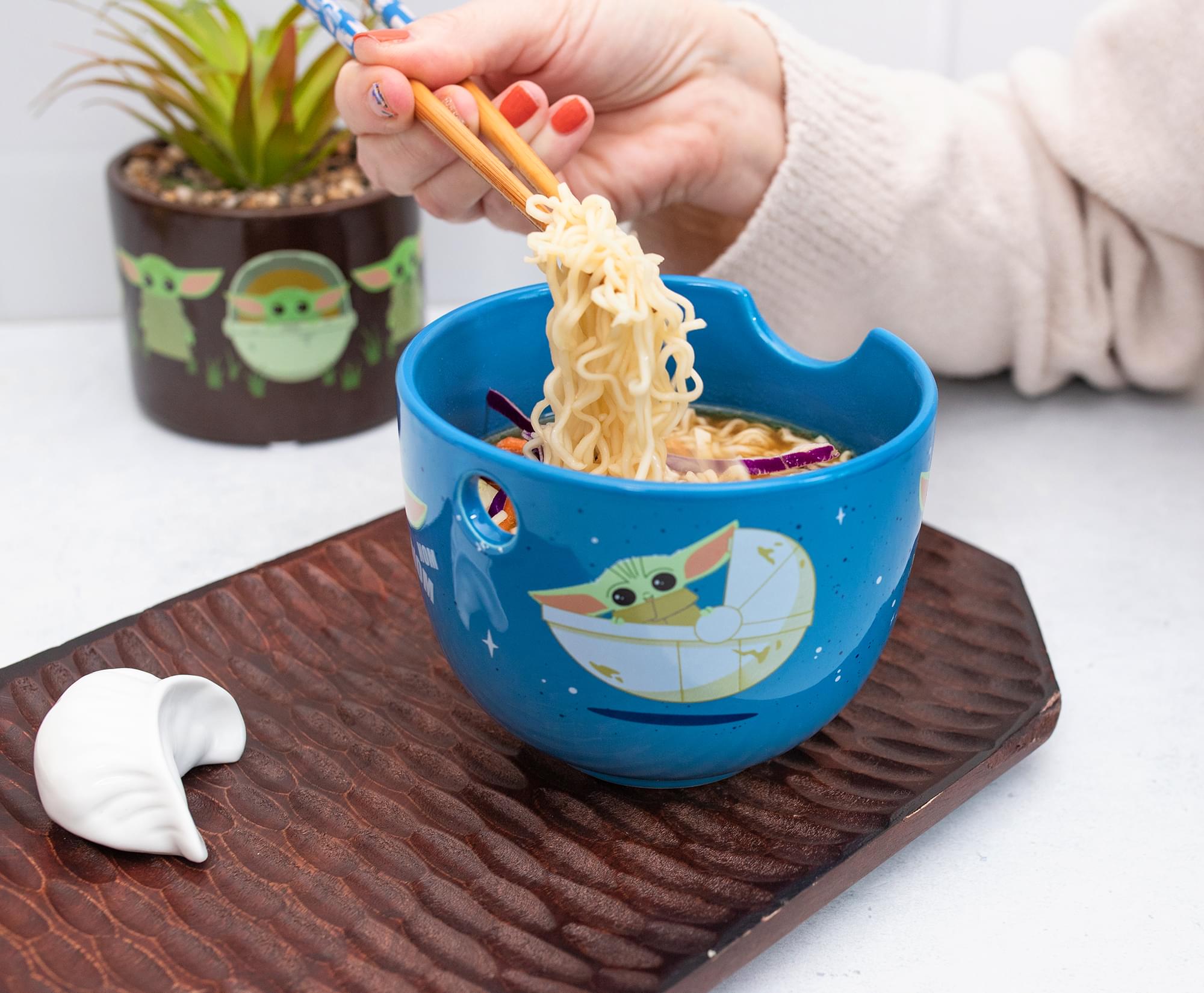 The Mandalorian Grogu Nom Nom 20 - Ounce Ramen Bowl & Chopstick Set - Star Wars