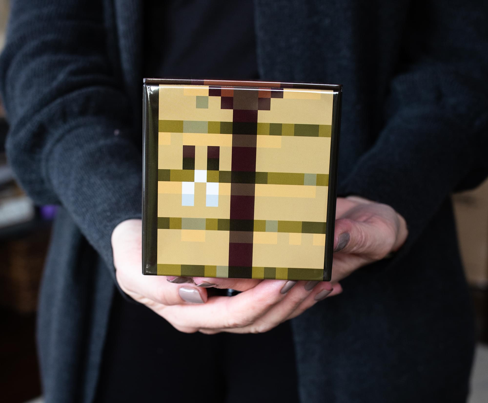 4-Inch Minecraft Crafting Table Tin Storage Box Cube with Lid - Organize Your World!