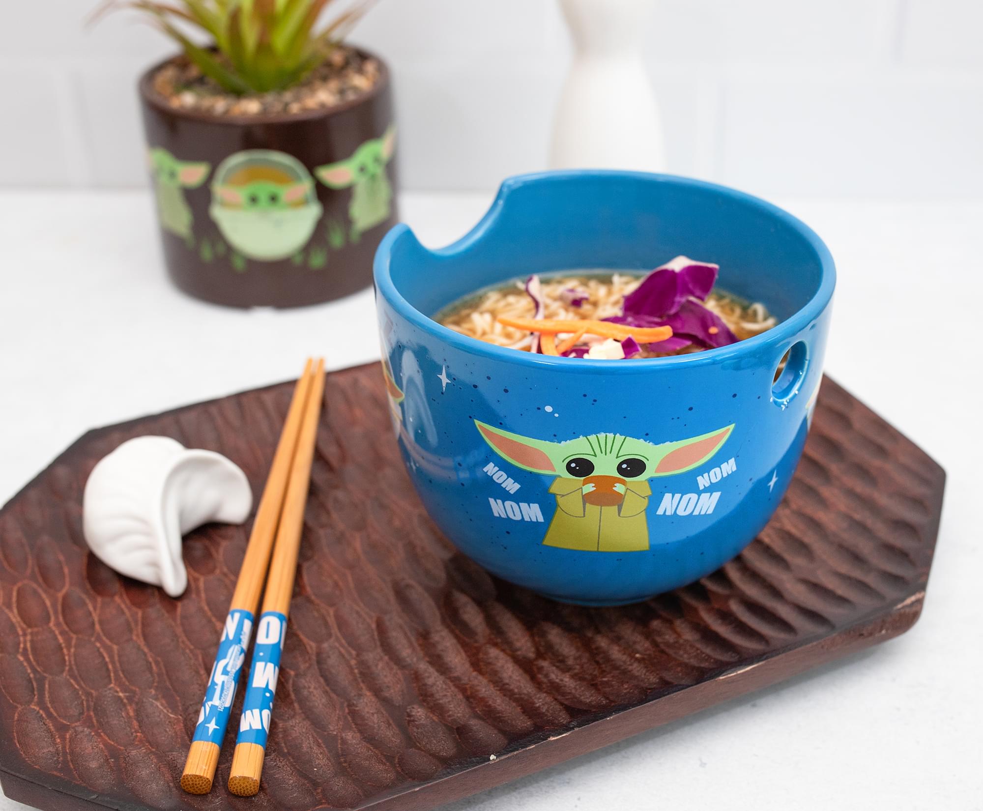 The Mandalorian Grogu Nom Nom 20 - Ounce Ramen Bowl & Chopstick Set - Star Wars