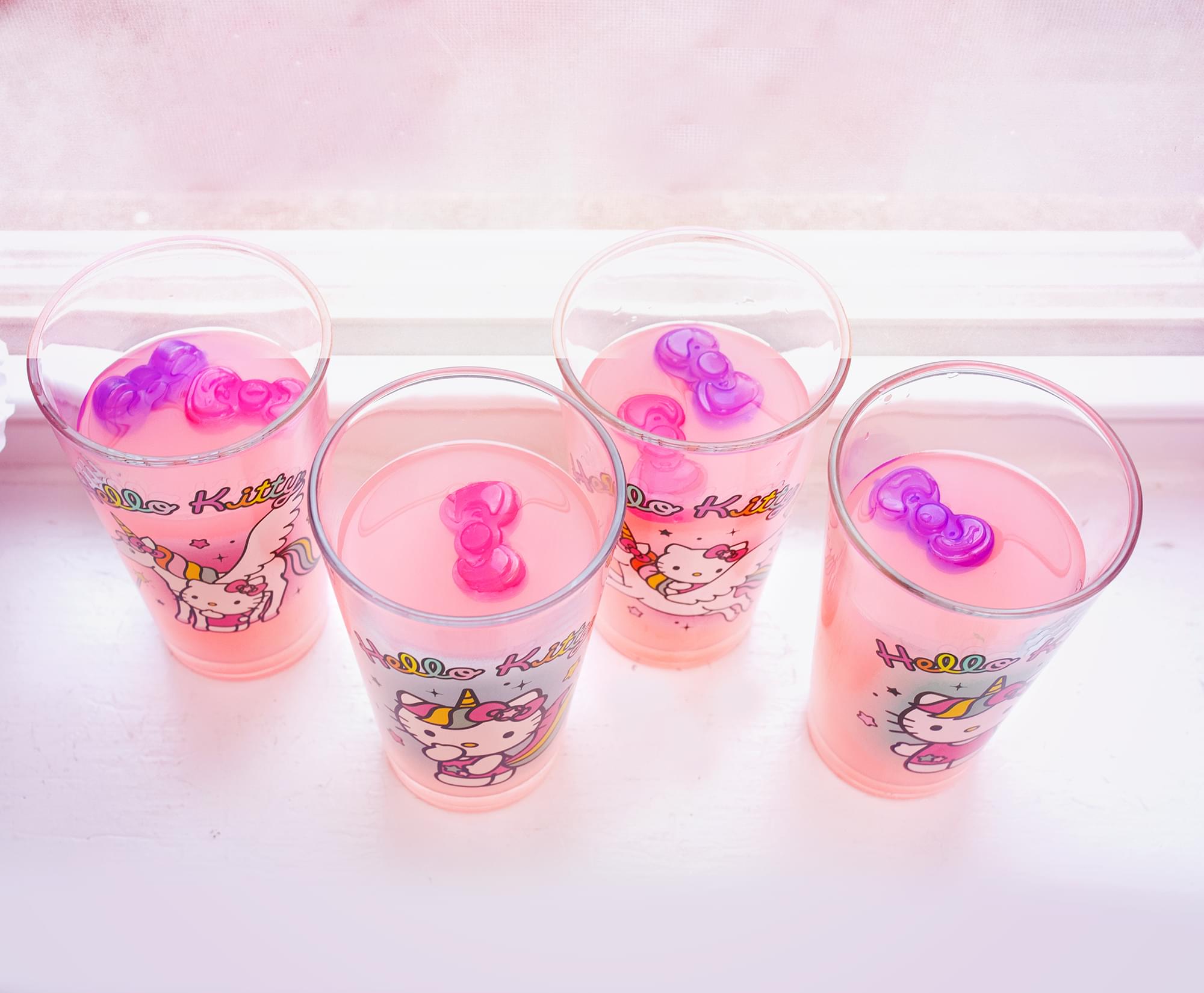 Sanrio Hello Kitty Pretty Bows Reusable Ice Cubes - 6-Piece Set