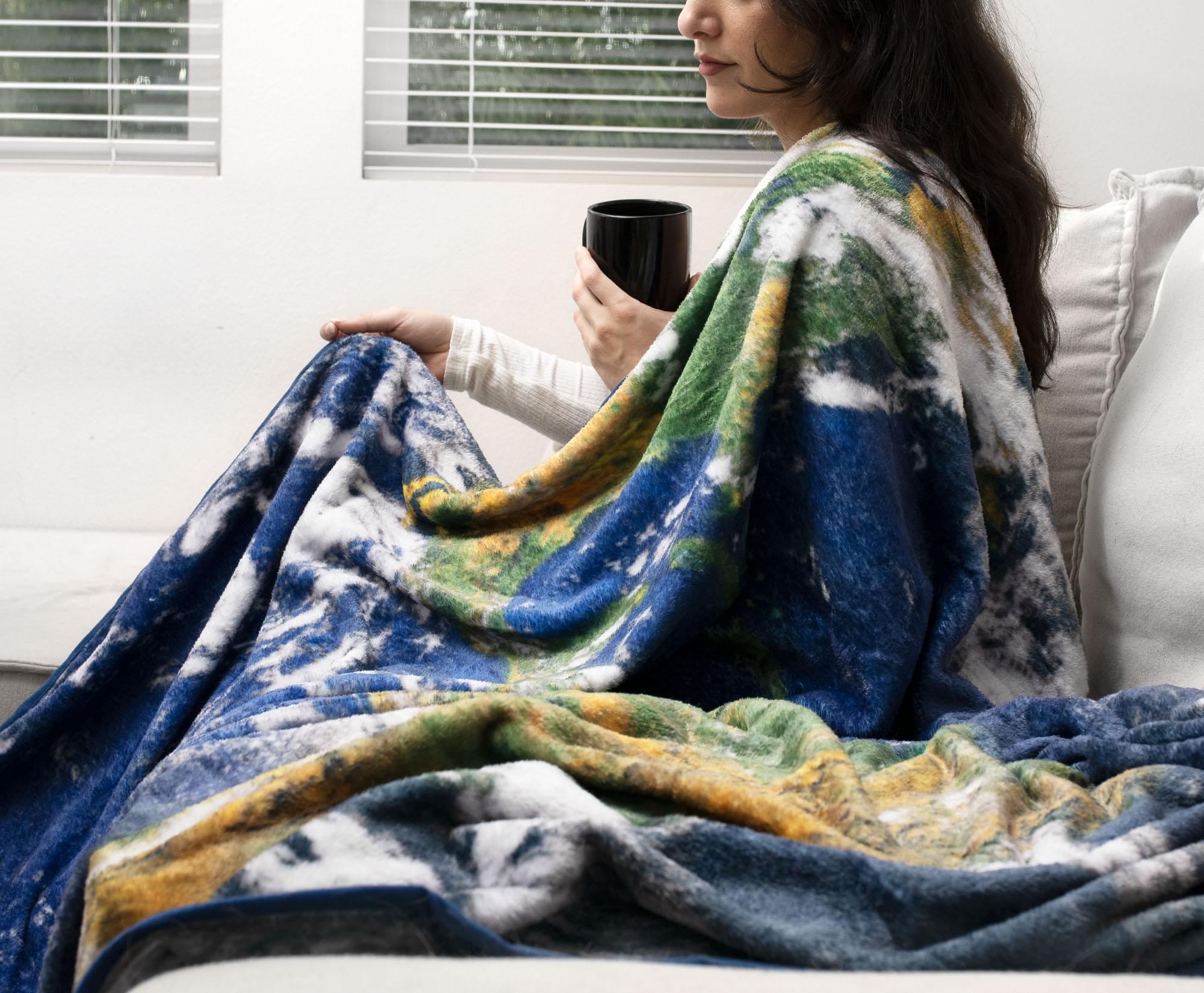 Cosmic Comfort: Planet Earth Round Fleece Throw Blanket - 60 Inches
