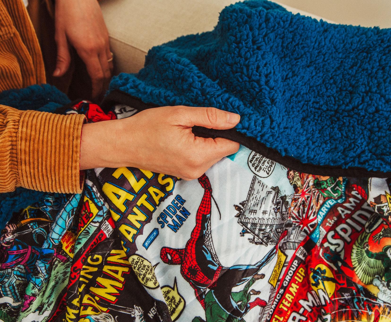 Marvel Spider-Man 60th Anniversary Special Edition Cosy Blue Sherpa Throw Blanket