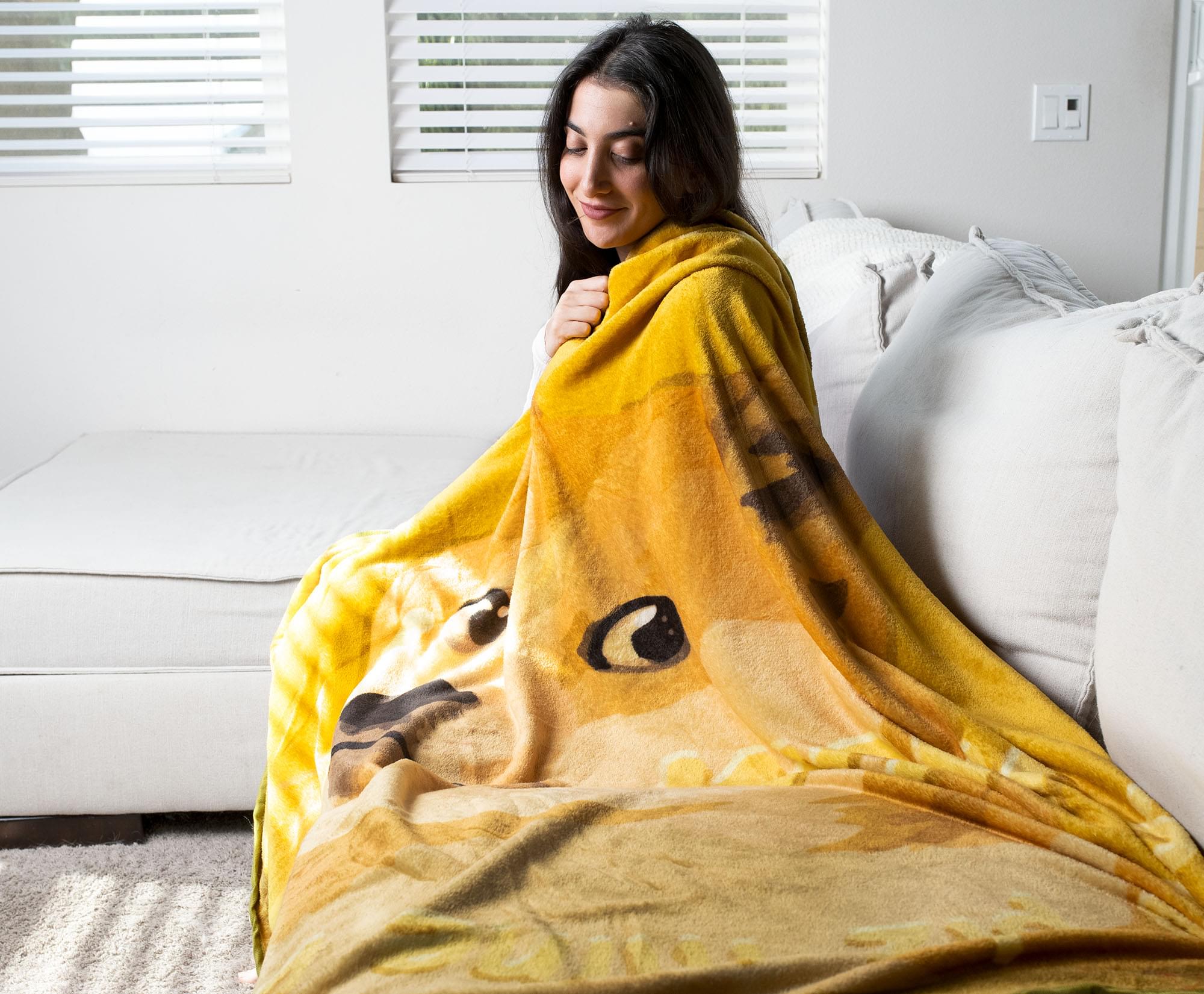 Dogecoin Cryptocurrency Round Fleece Blanket - 60 Inches of Cozy Fun
