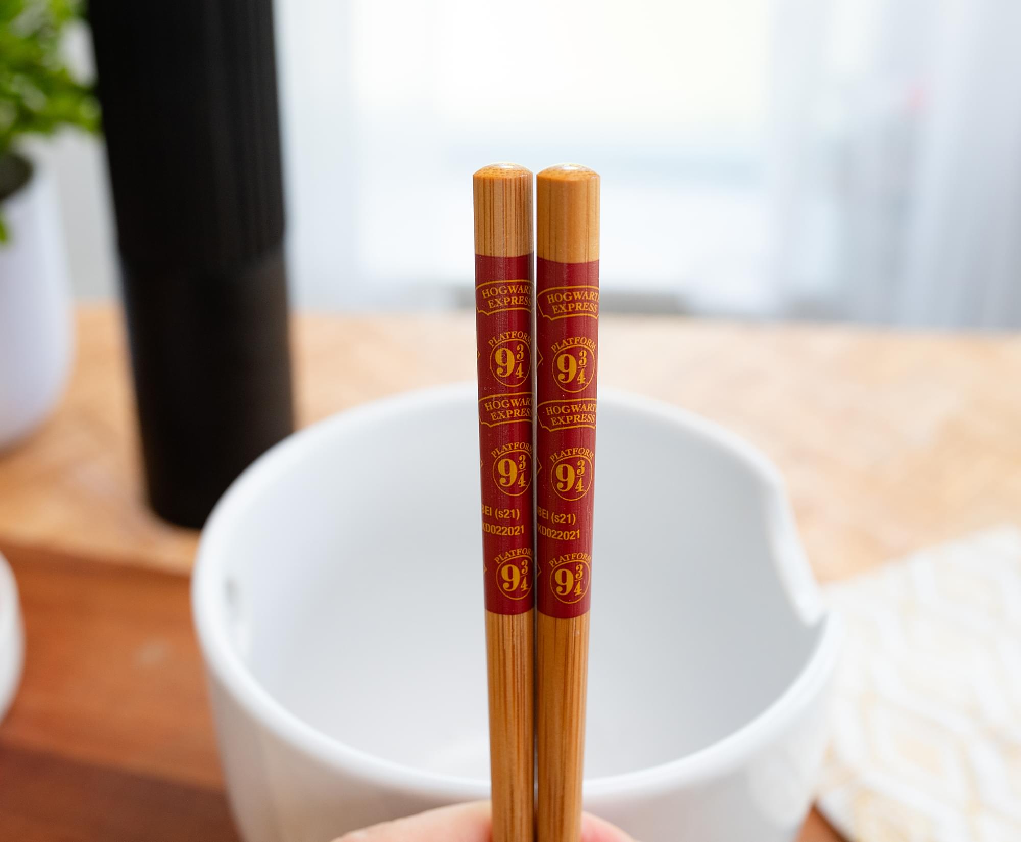 Harry Potter Hogwarts Express 20-Ounce Ceramic Ramen Bowl with Chopsticks Set