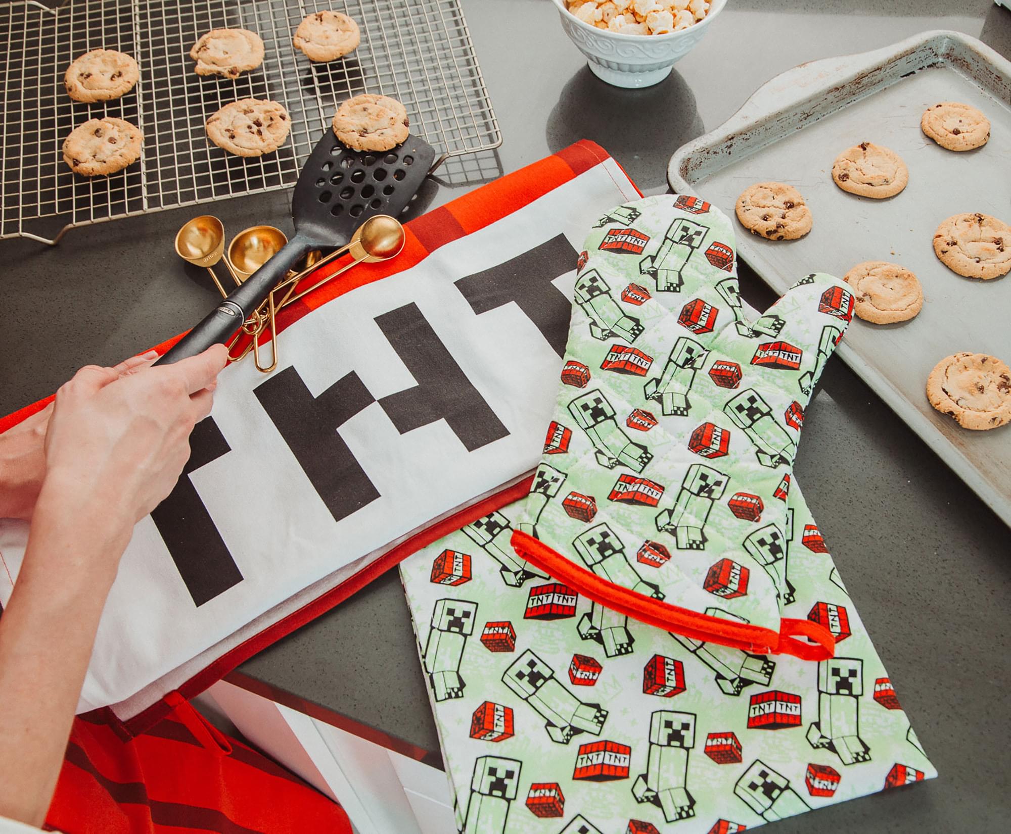 Epic Minecraft Red TNT Kitchen Set for Culinary Adventures