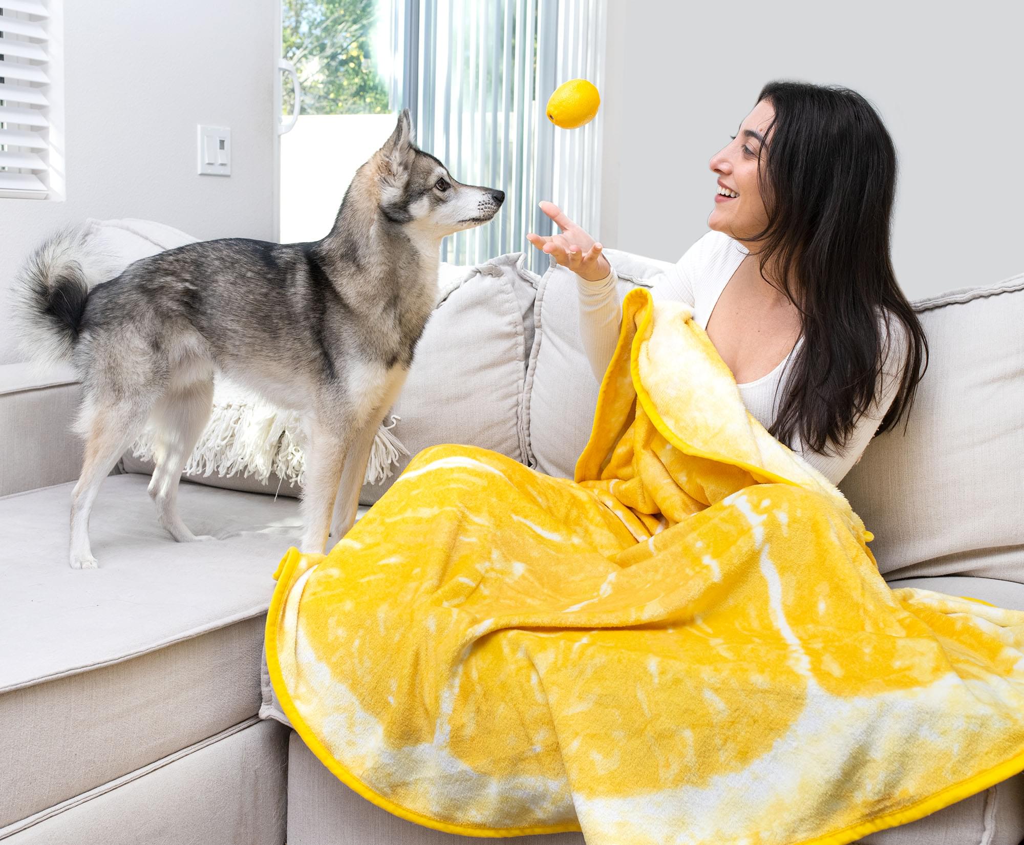 Zesty Lemon Slice Round Fleece Throw Blanket - 60 Inches
