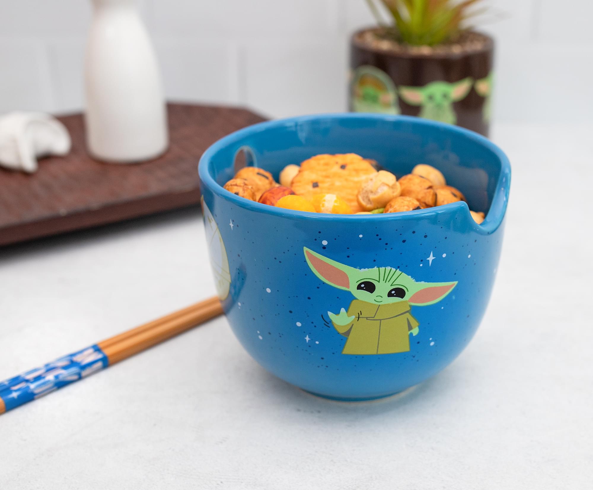 The Mandalorian Grogu Nom Nom 20 - Ounce Ramen Bowl & Chopstick Set - Star Wars