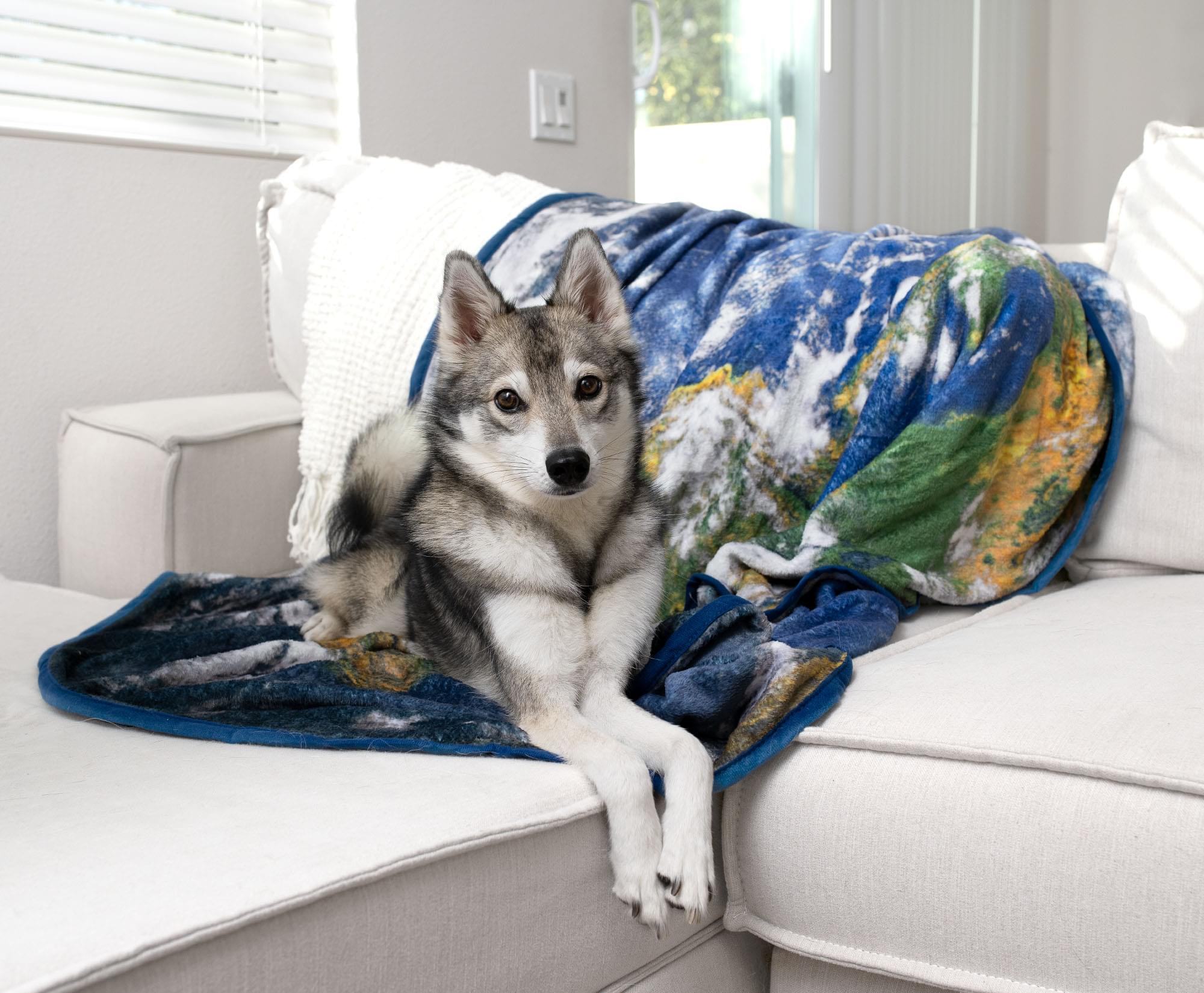 Cosmic Comfort: Planet Earth Round Fleece Throw Blanket - 60 Inches