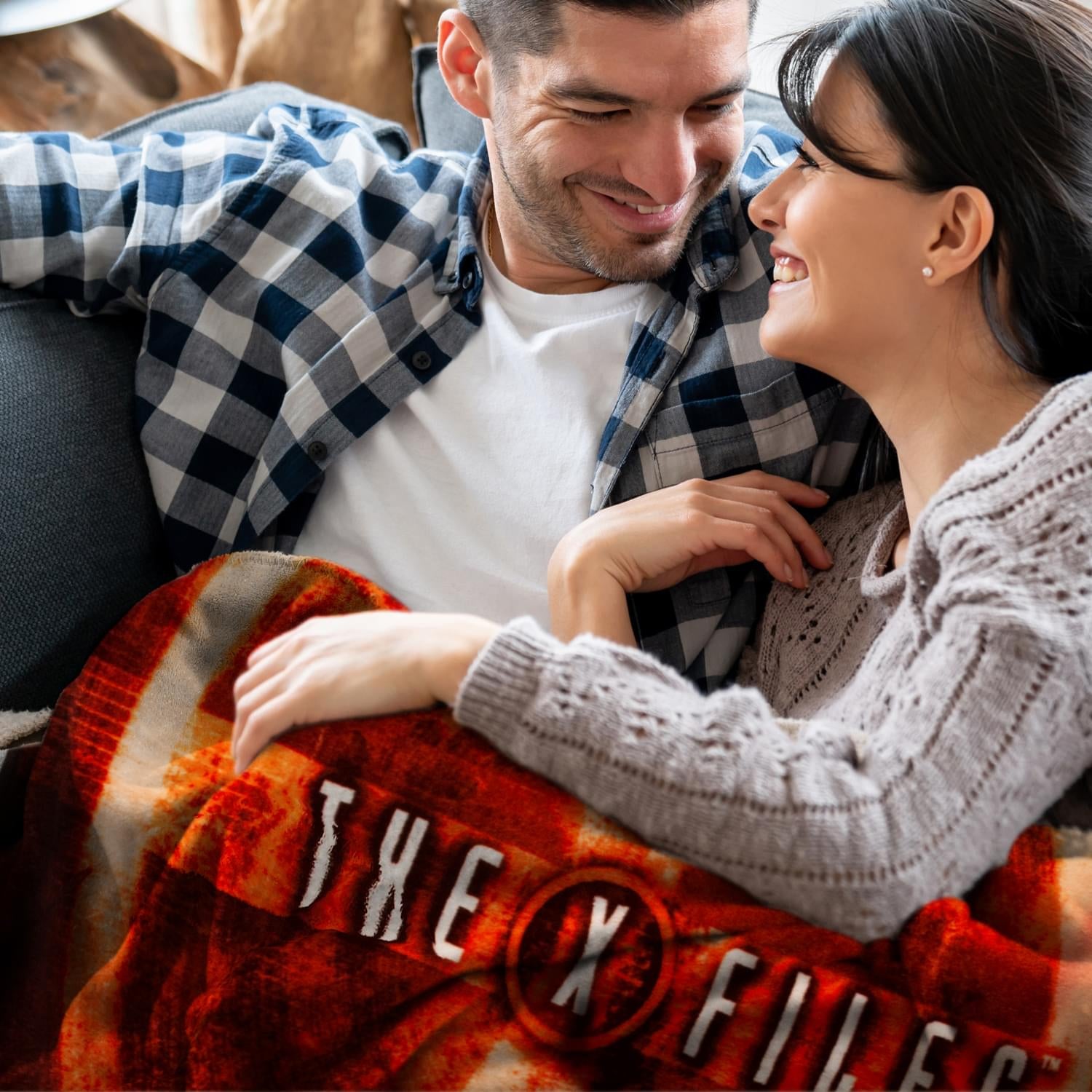 The X-Files Logo Lightweight Fleece Blanket - A Must-Have for Fans!