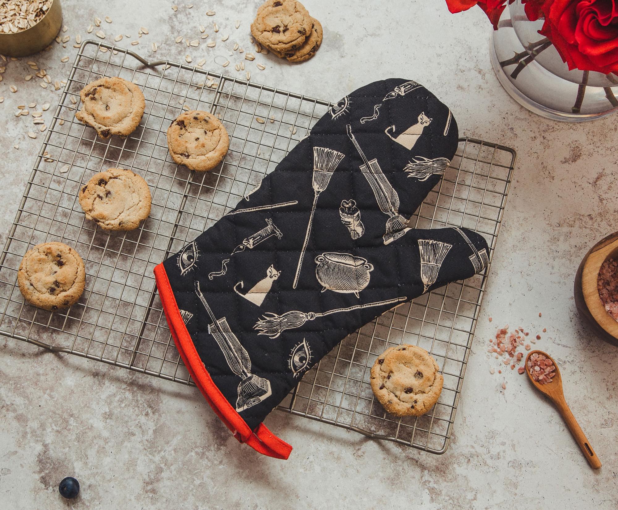 Enchanting Disney Hocus Pocus Black Kitchen Oven Mitt