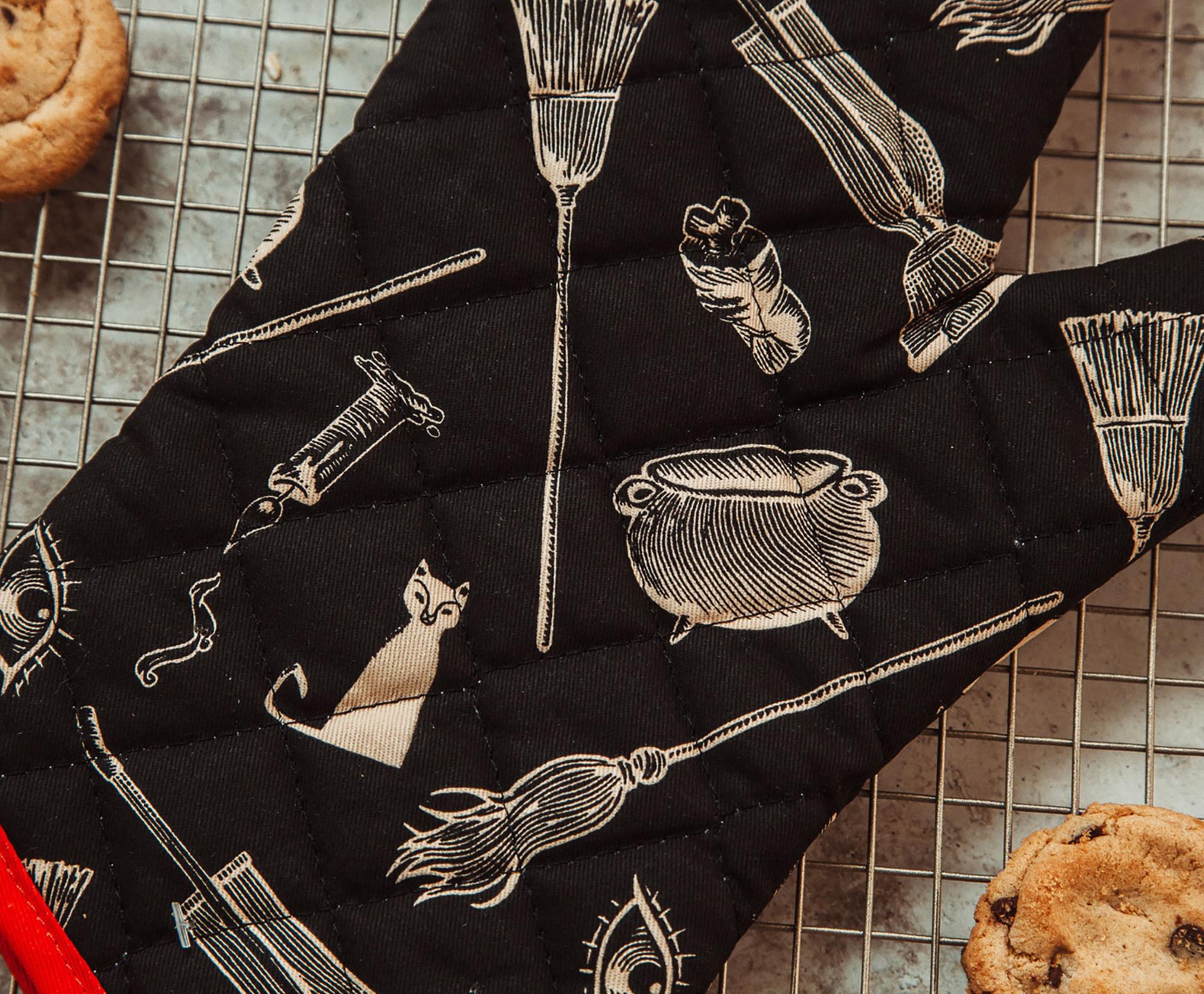 Enchanting Disney Hocus Pocus Black Kitchen Oven Mitt