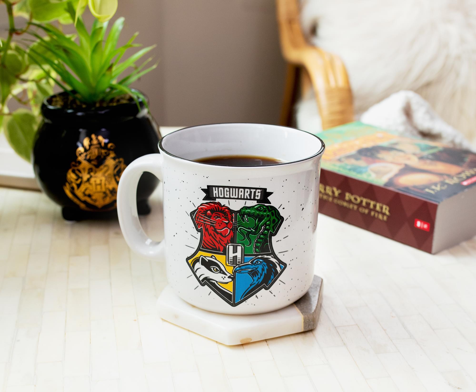 Enchanting Harry Potter Hogwarts Crest 20 - Ounce Ceramic Camper Mug