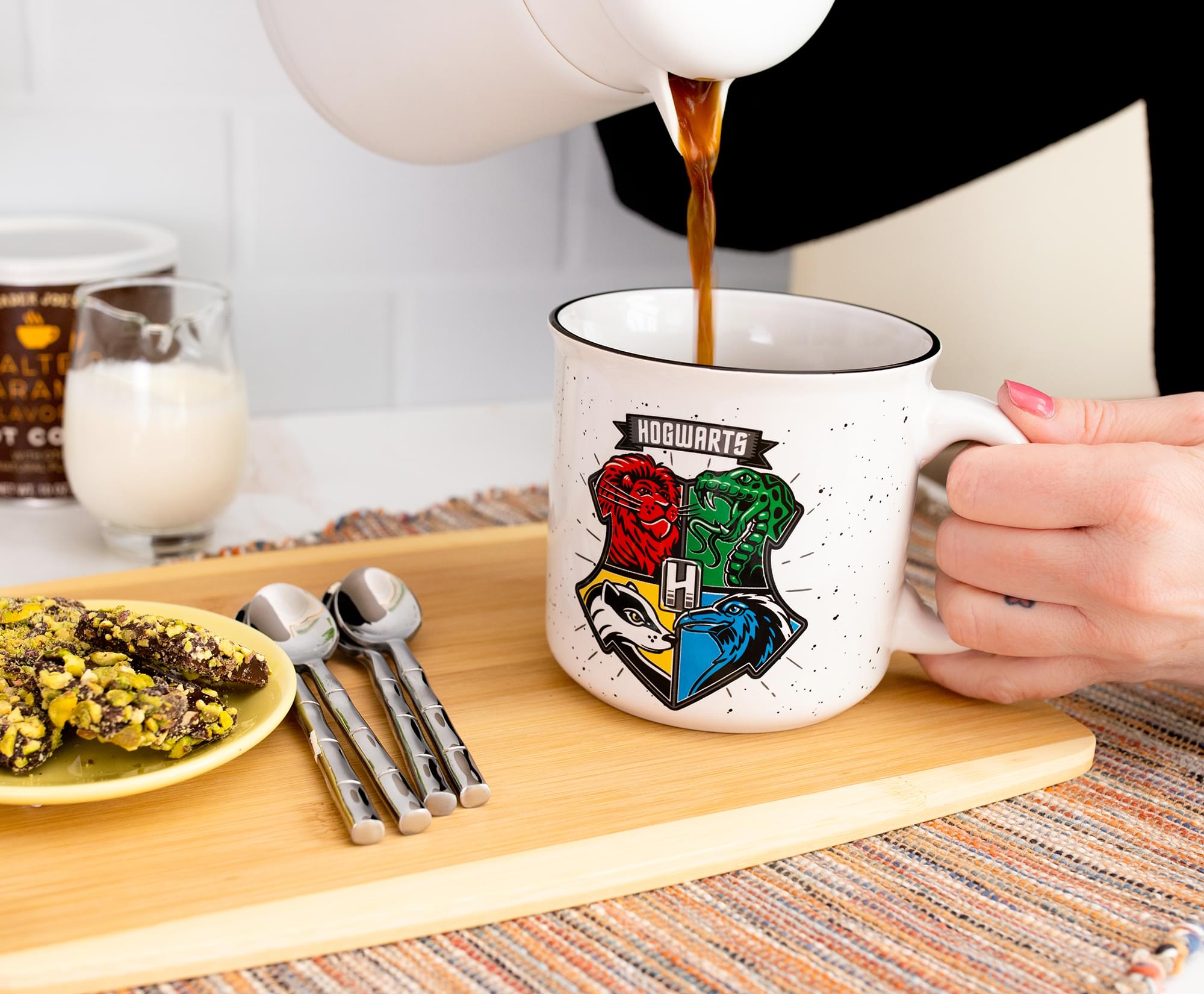 Enchanting Harry Potter Hogwarts Crest 20 - Ounce Ceramic Camper Mug