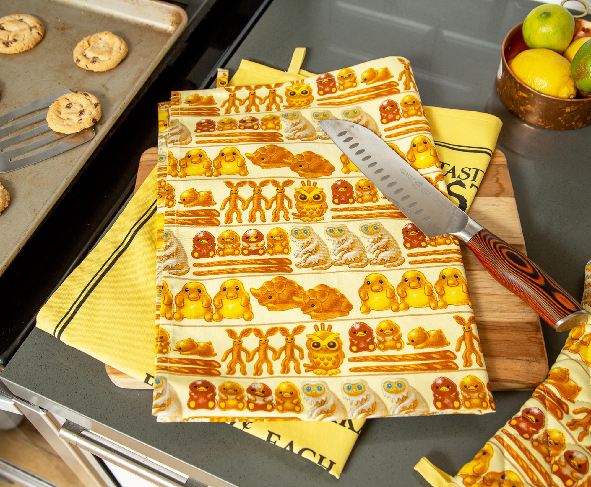 Fantastic Beasts: Kowalski's Quality Baked Goods Kitchen Tea Towels - Set of 2