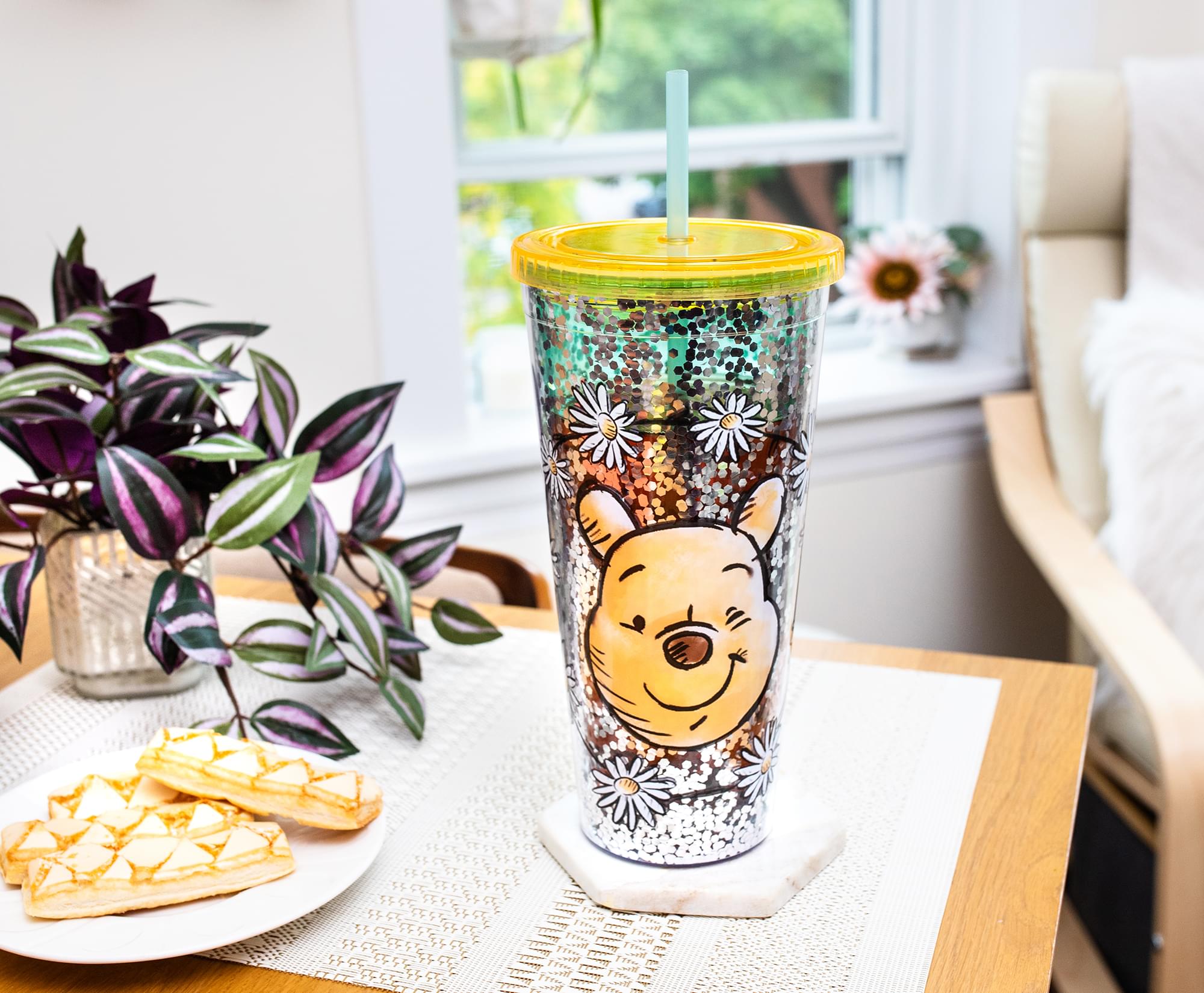 Disney Winnie the Pooh 32 - Ounce Confetti Carnival Cup with Lid and Straw
