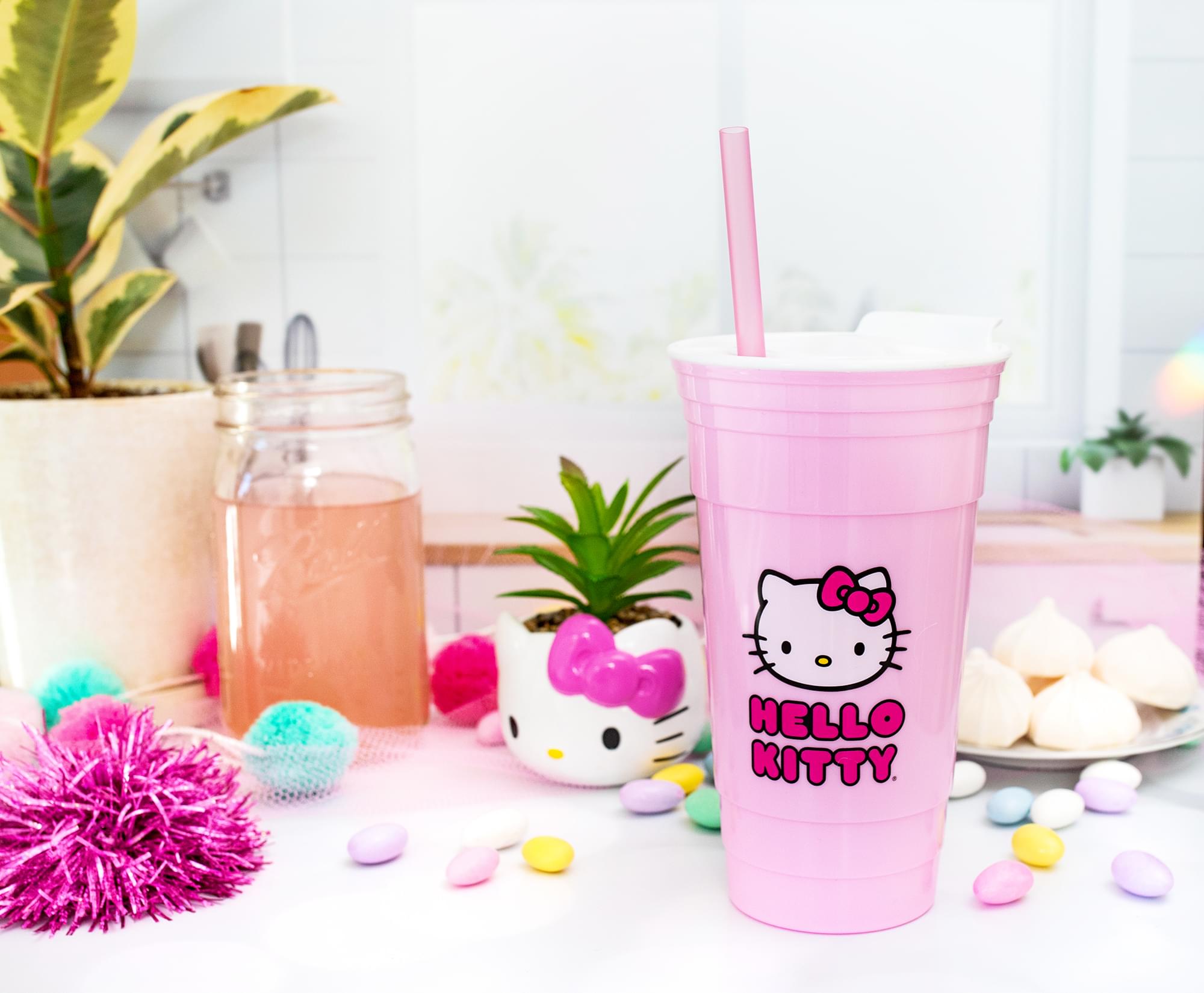 Sanrio Hello Kitty 32-Ounce Pink Plastic Tumbler with Lid and Straw