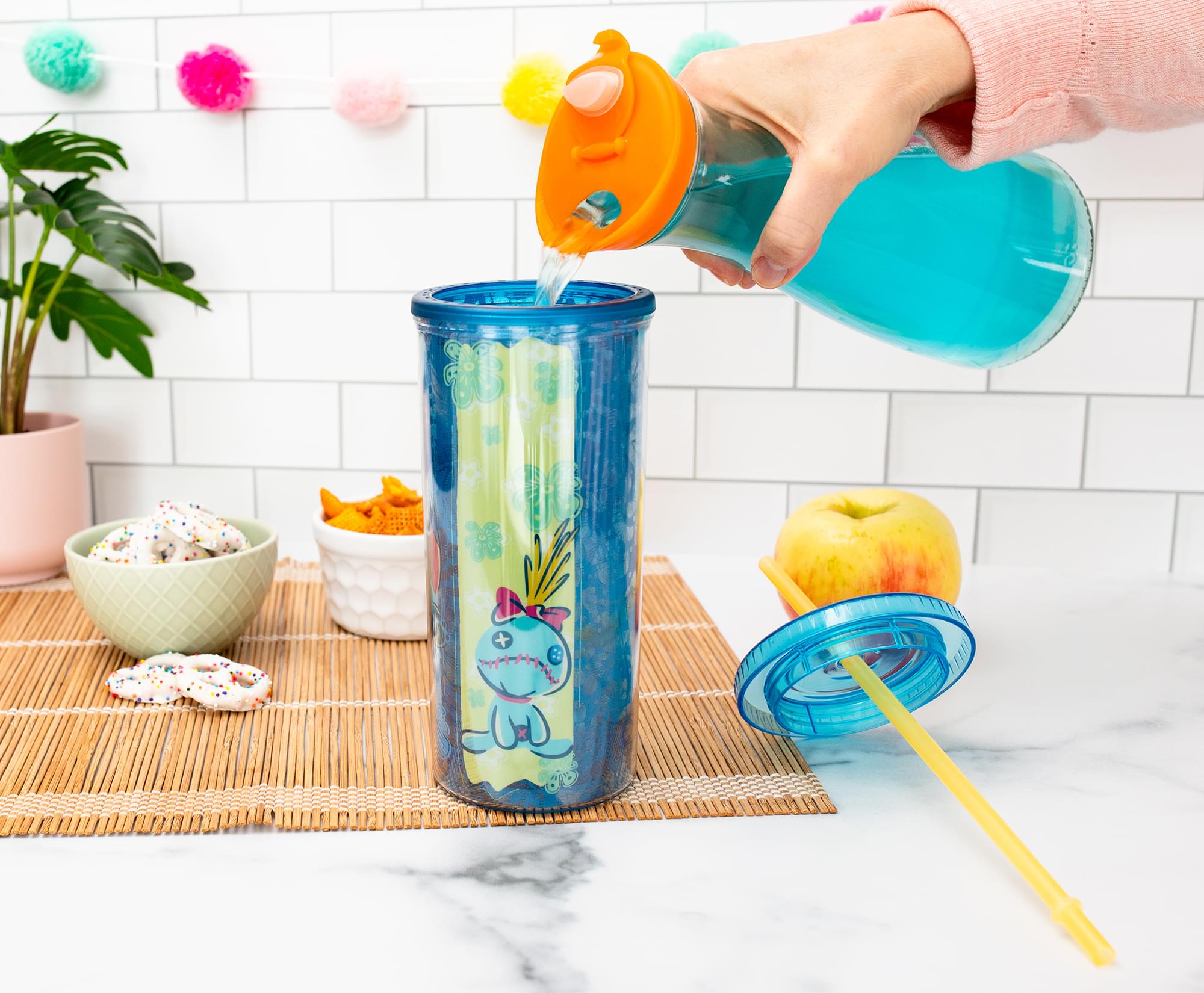 Disney Lilo & Stitch Scrump 20-Ounce Paradise Plastic Carnival Cup with Lid and Straw