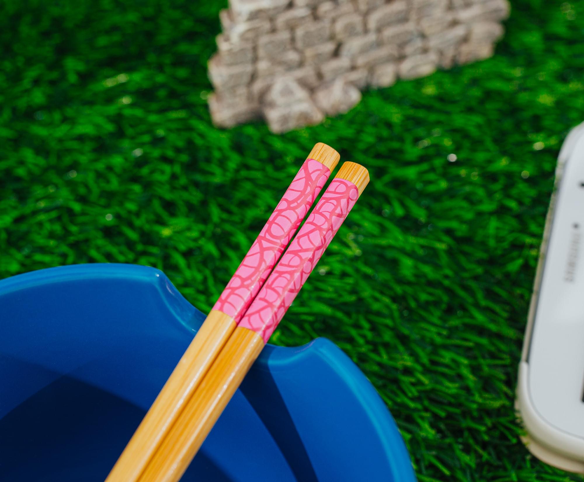 Shrek-Inspired Ramen Bowl & Chopstick Set with Shrekies Eyeballs Design