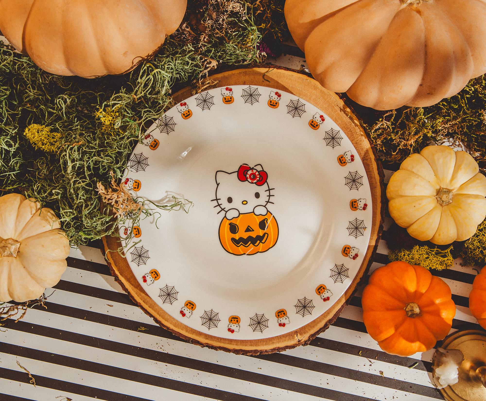 Sanrio's Enchanting Halloween 8-Inch Ceramic Hello Kitty Pumpkin Boo Dinner Plate